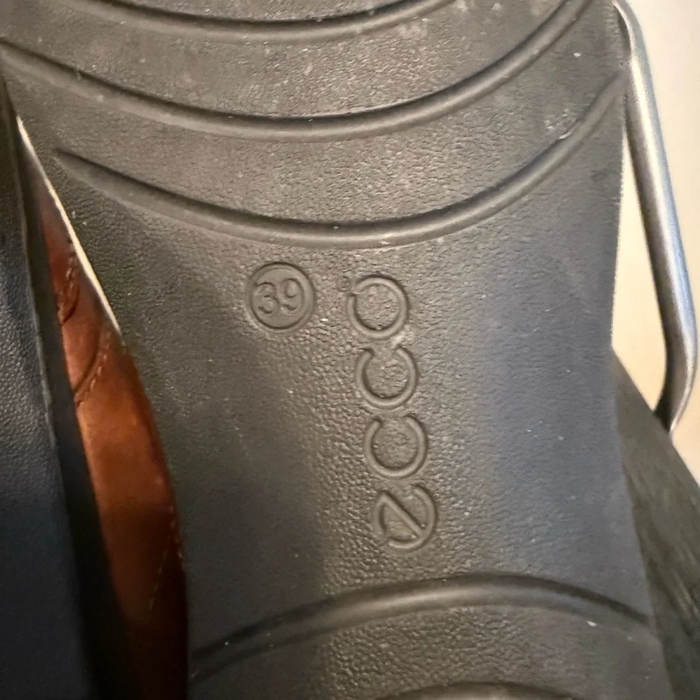 ECCO Women’s Brown Leather Leather Lace-Up Comfort Shoes – Size 39 / 8–8.5